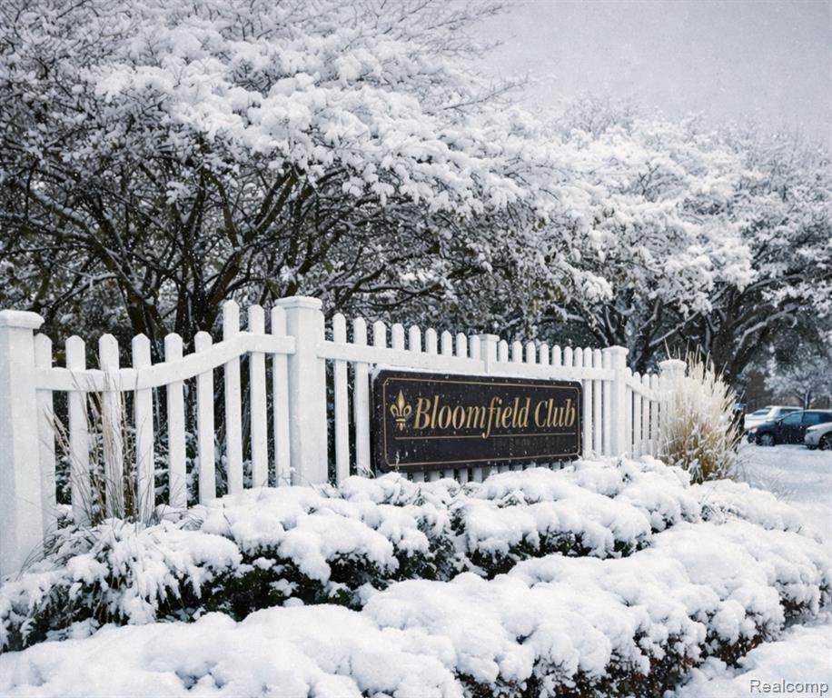 748 Fox Hills - Photo 1