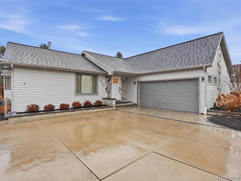 10754 Oxbow Lakeshore - Photo 1