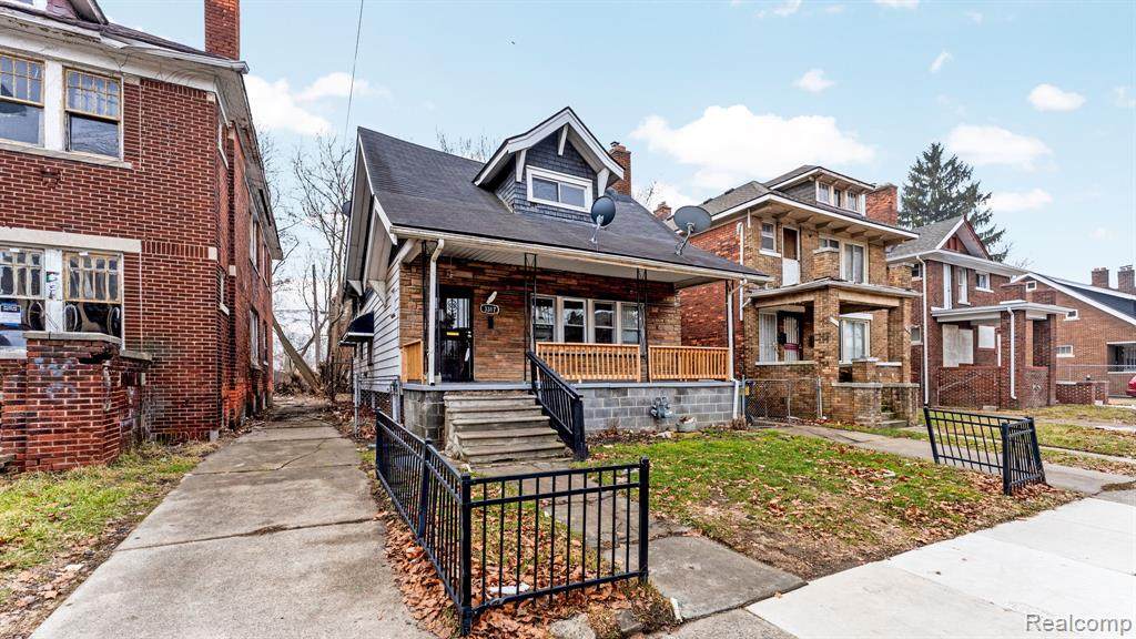 3317 Clairmount - Photo 1