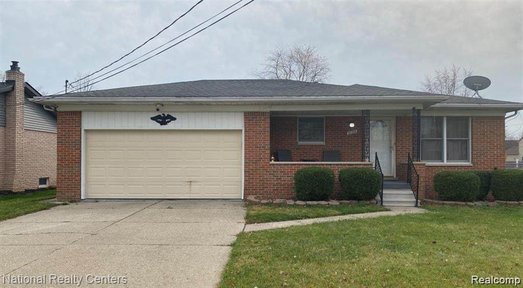 2106 Oakcrest - Photo 1
