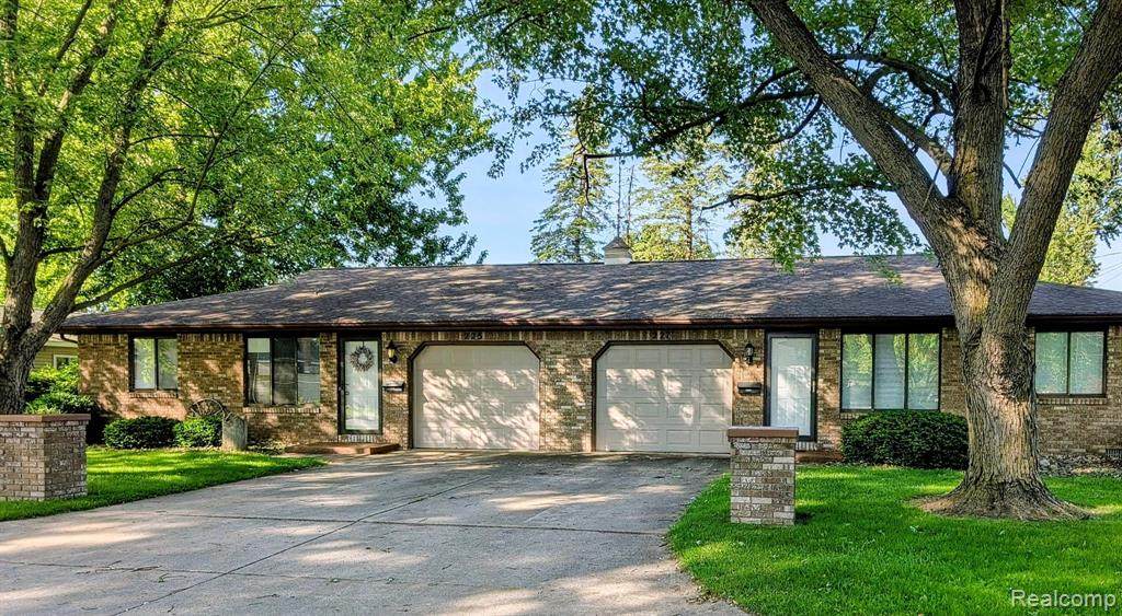 225 Charles - Photo 1