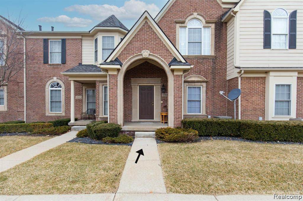 1560 Lakeview - Photo 1