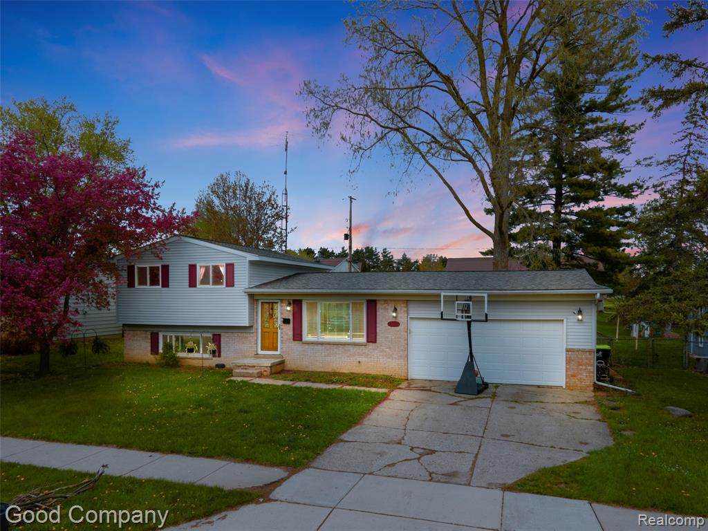 9072 Chesterfield - Photo 1