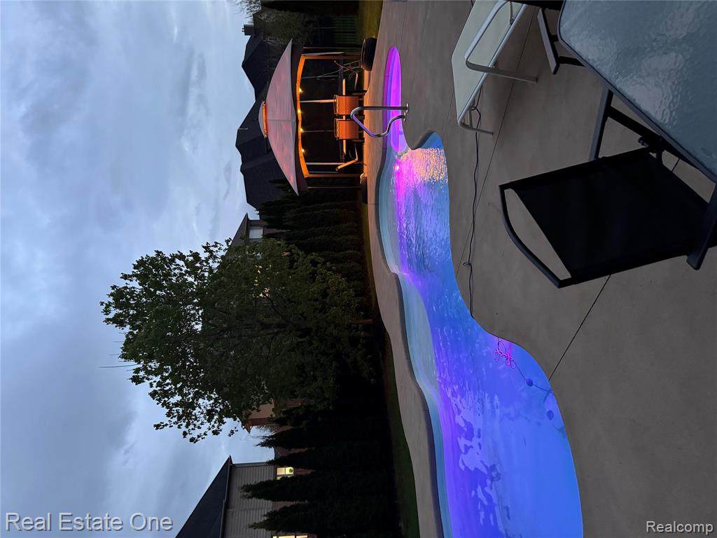 https://bt-photos.global.ssl.fastly.net/realsource/orig_boomver_2_60989763-2.jpg