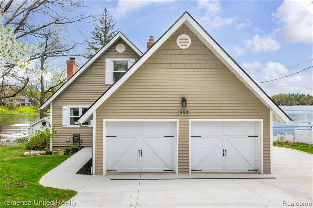 999 Lakeside - Photo 1