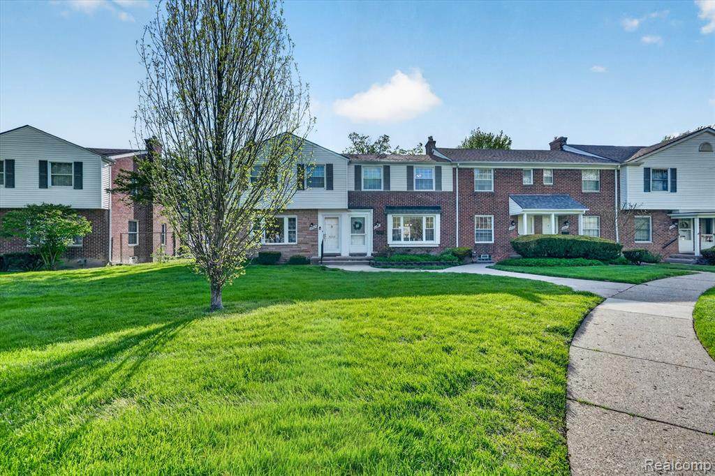 22927 Lakeshore - Photo 1
