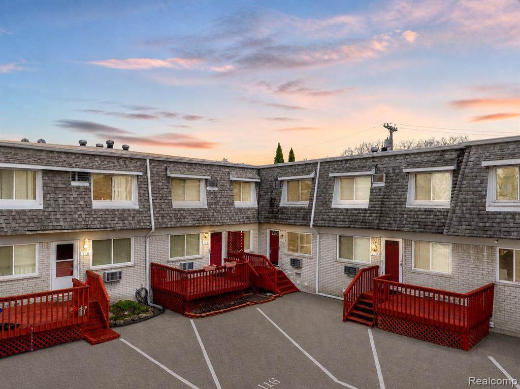 114 Ladd - Photo 1