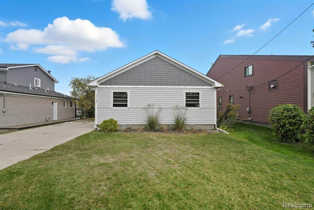 37752 Huron Pointe - Photo 1