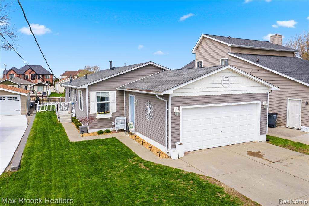 38189 Circle - Photo 1