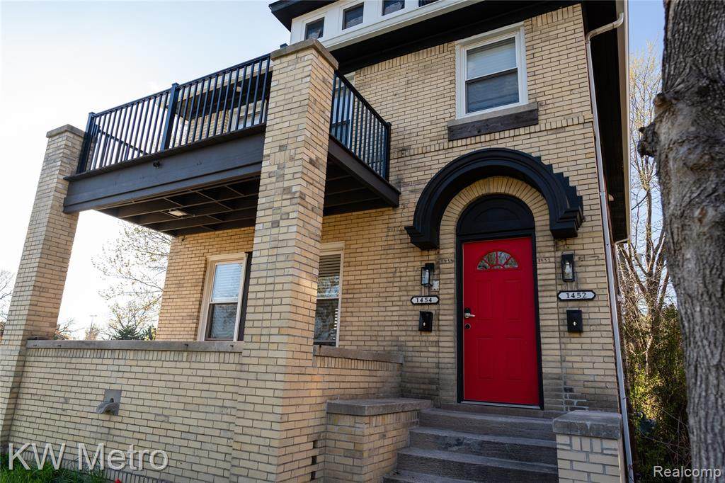 1452 Collingwood - Photo 1