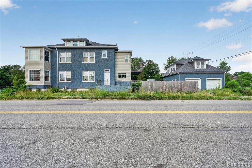 504 Trowbridge - Photo 1