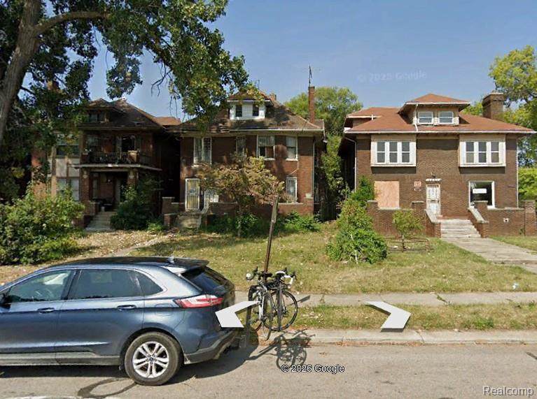 2633 Grand - Photo 1