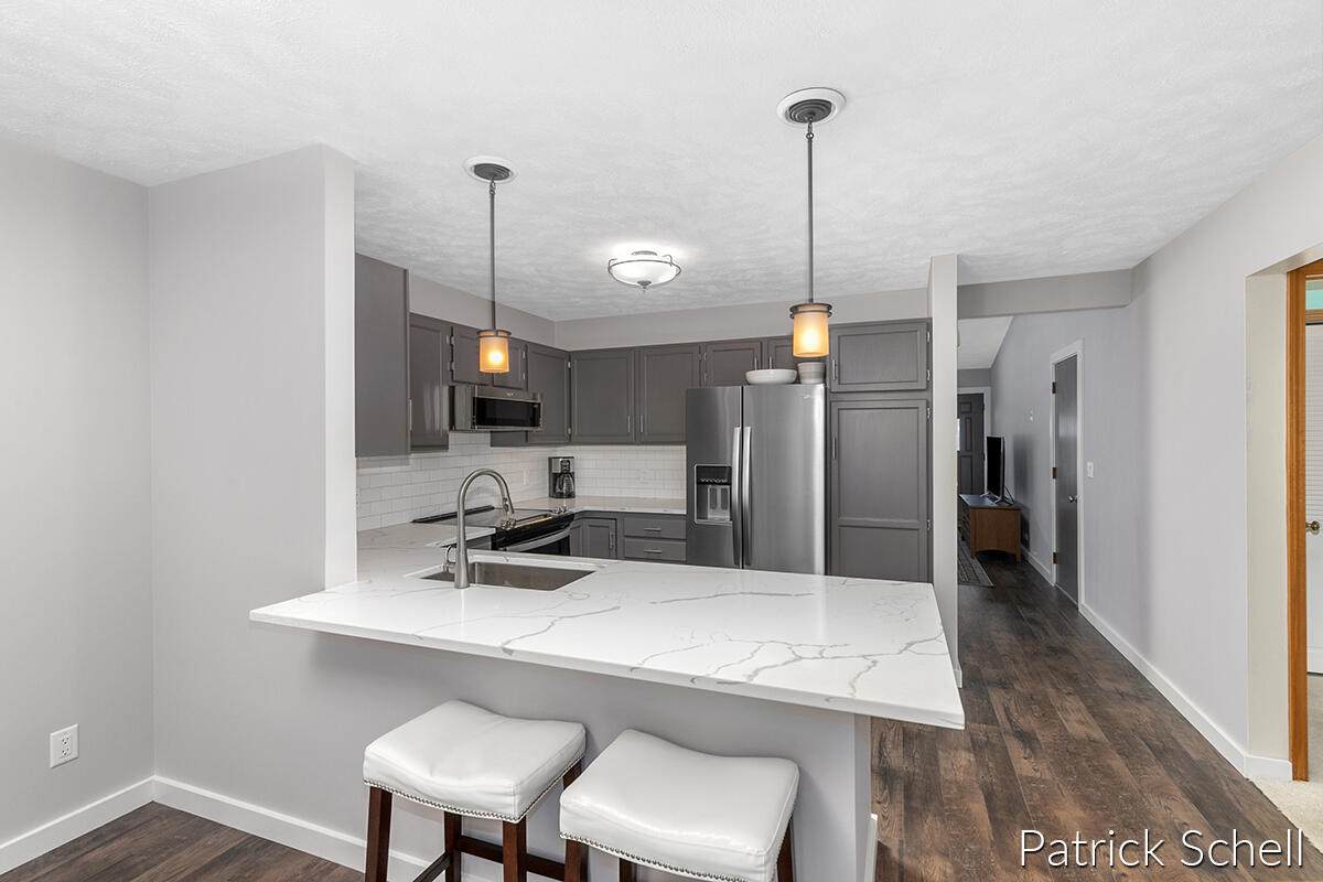 471 Amity Lane - Photo 1