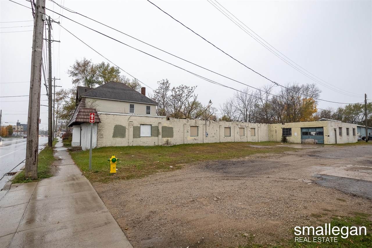 866 Portage - Photo 1