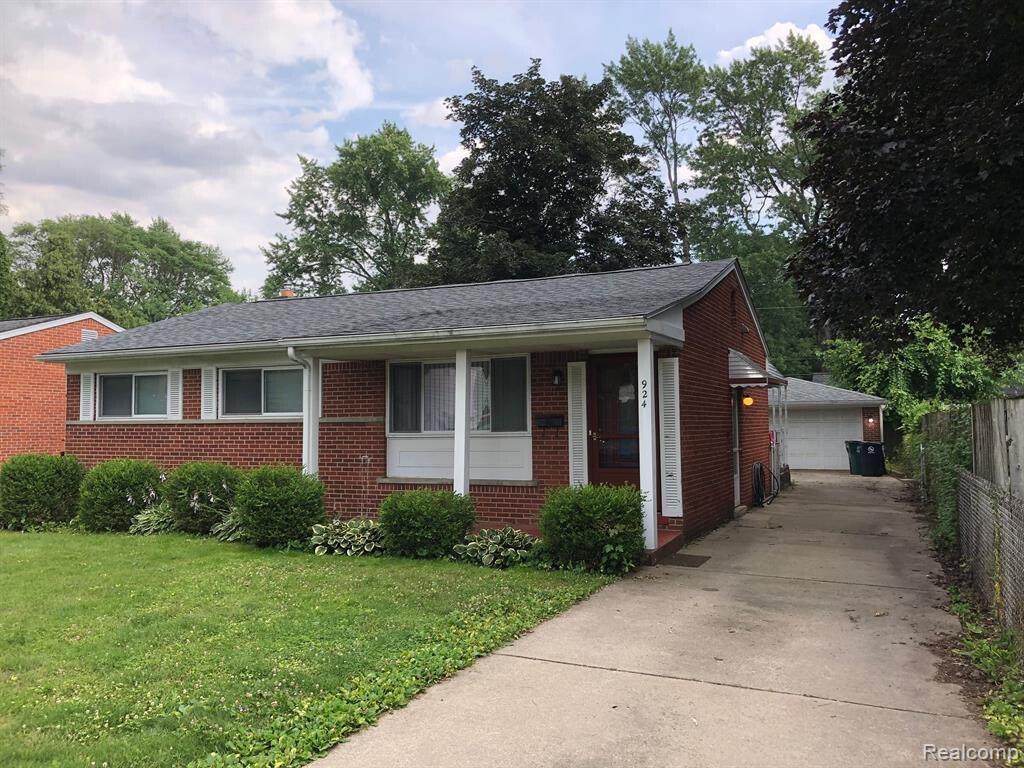 924 Windemere - Photo 1