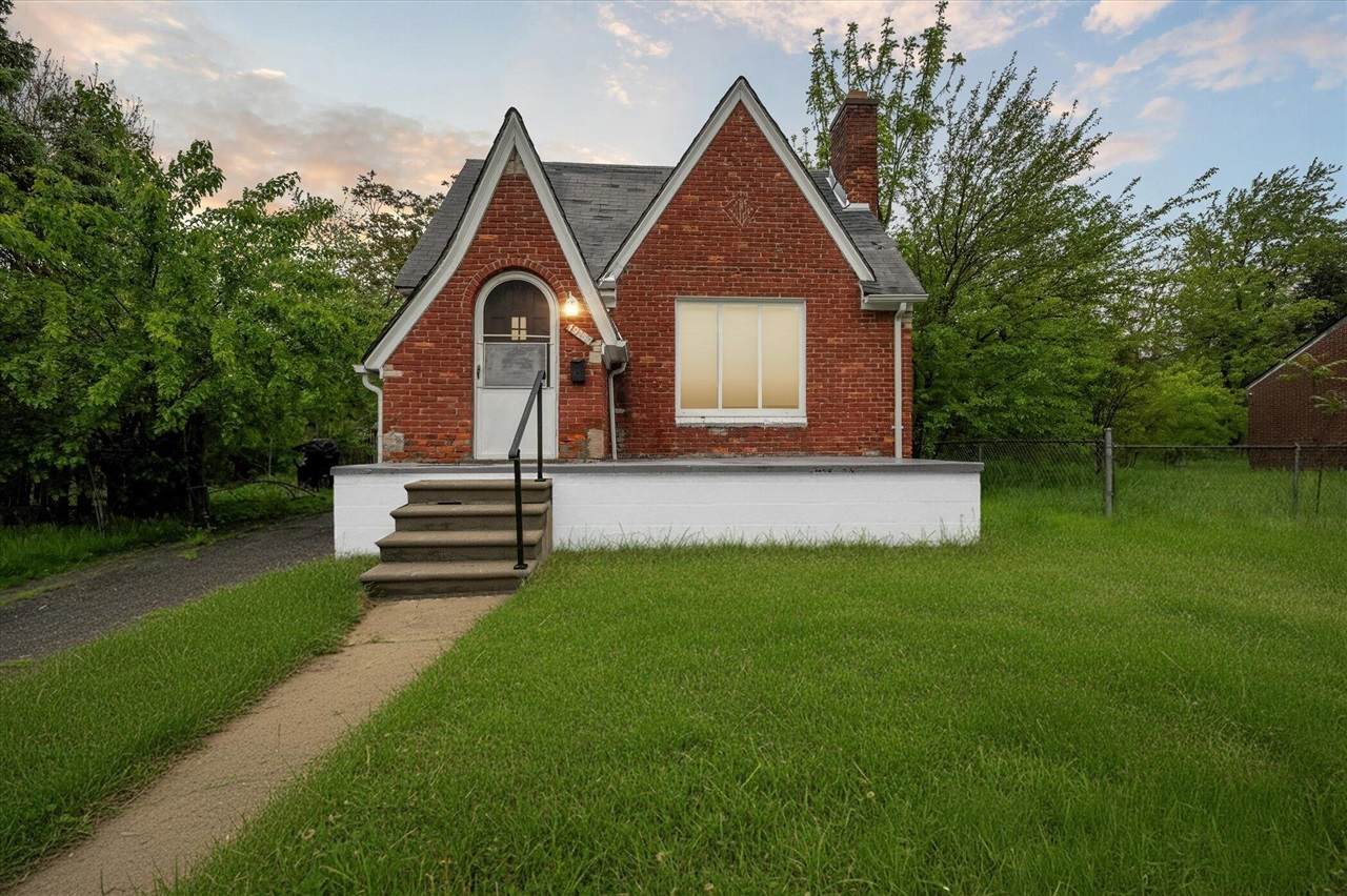 19250 Charest - Photo 1