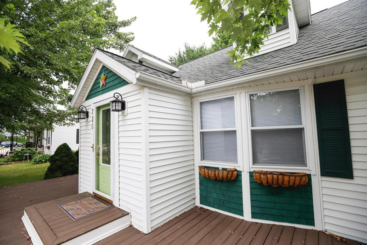 720 York St - Photo 1