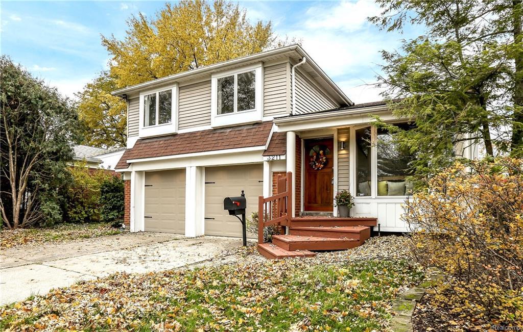 3211 Clawson Ave - Photo 1