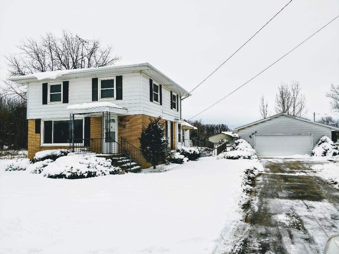 910 Brady - Photo 1