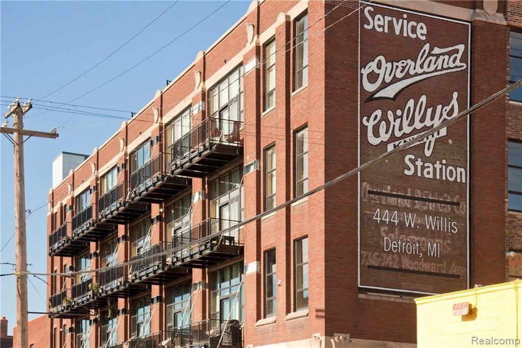 444 Willis - Photo 1