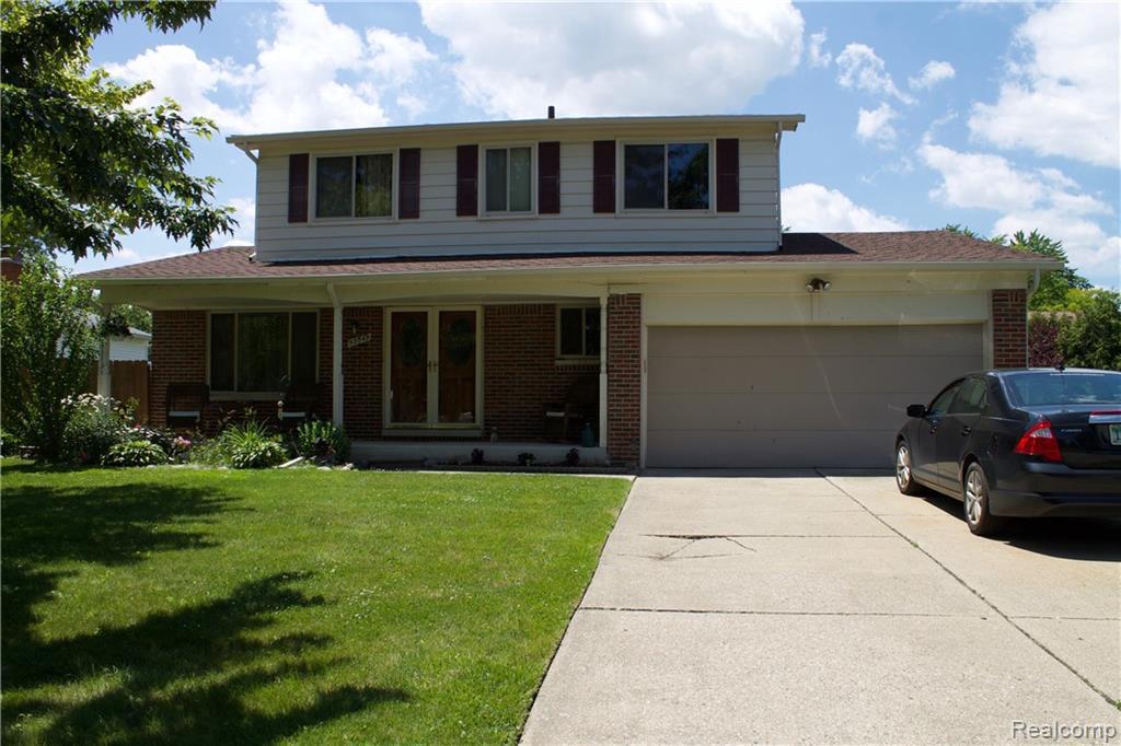 50049 Foxcrest St - Photo 1
