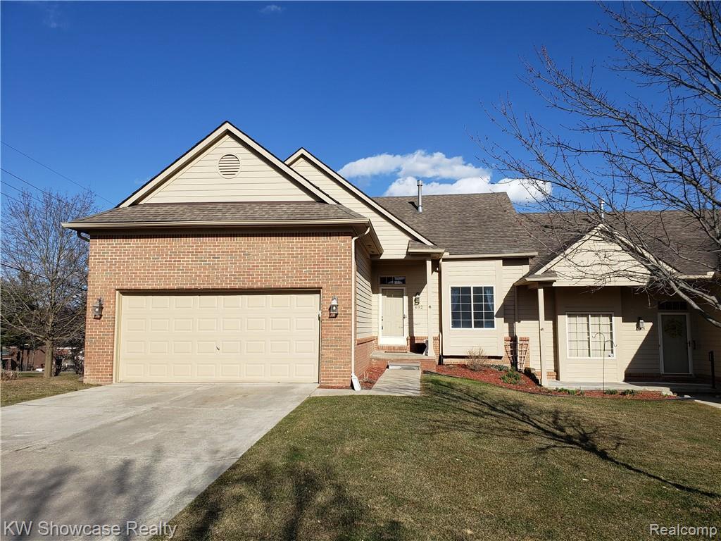 692 Cliffside Dr - Photo 1