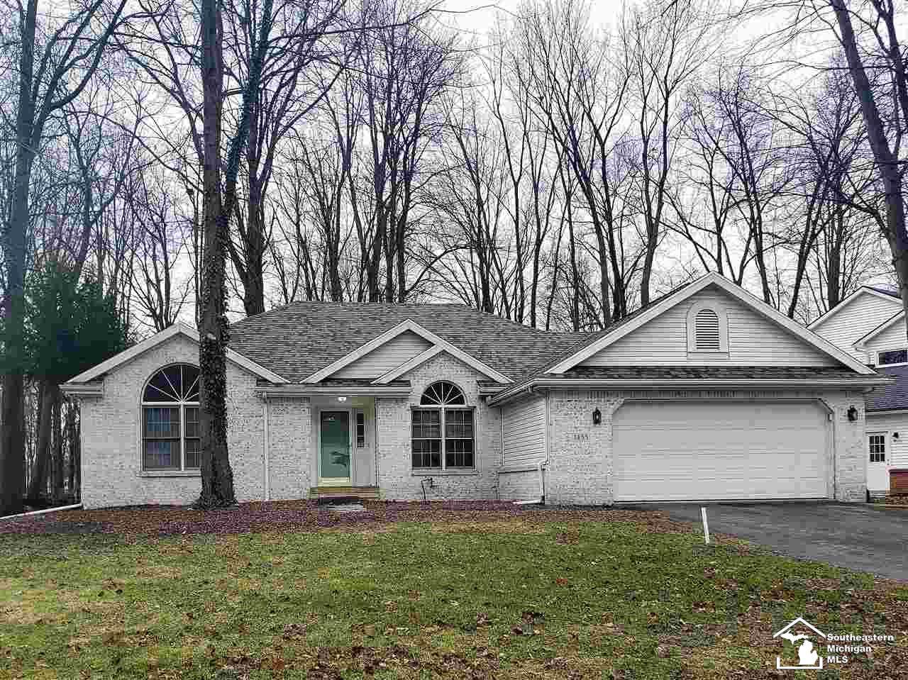 1453 Beddington - Photo 1