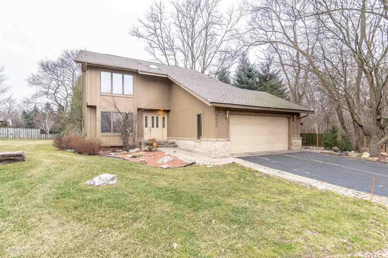 5690 Point Of The Woods Dr - Photo 1