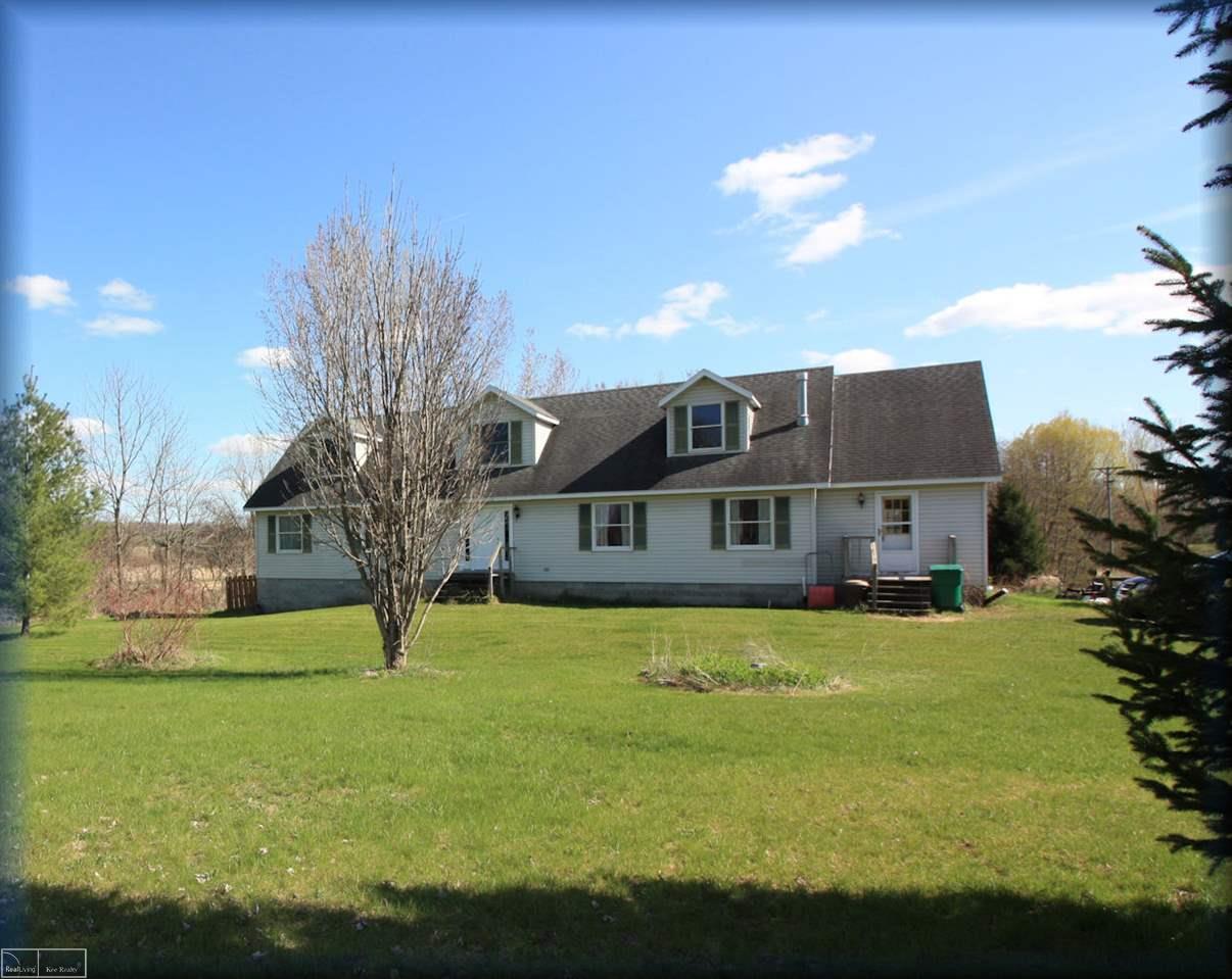 6992 Hough Rd - Photo 1