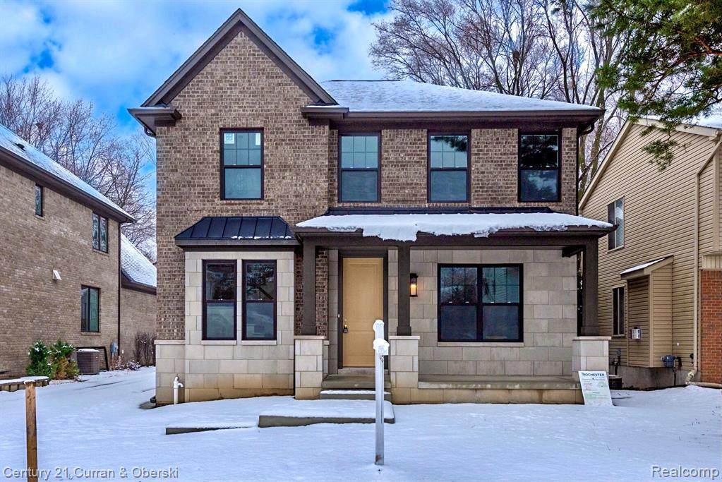 748 Elizabeth St - Photo 1