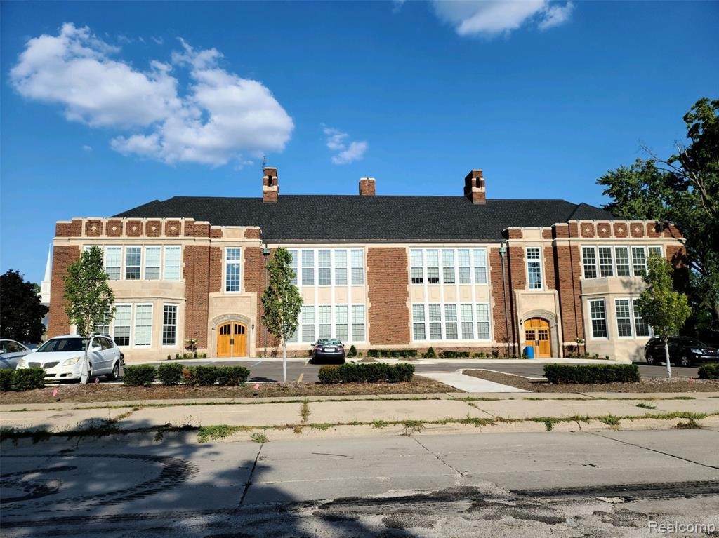 550 Holbrook - Photo 1