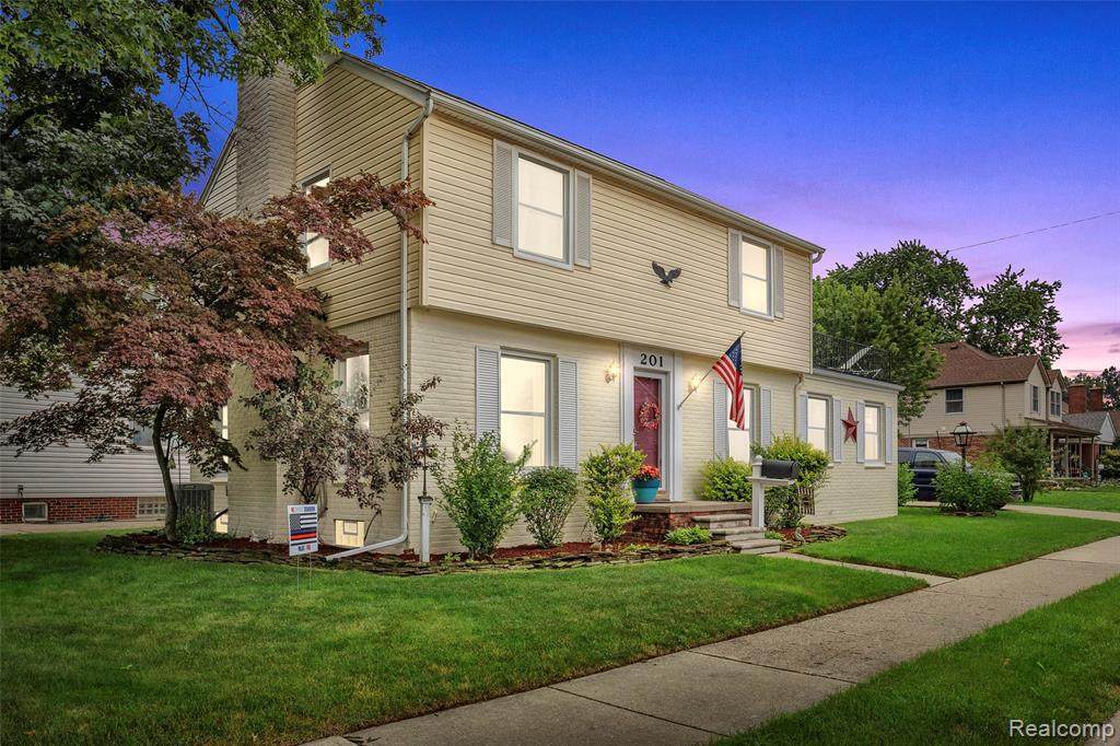201 Devonshire St - Photo 1