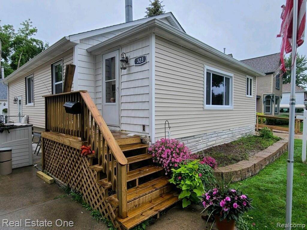 323 2ND ST - Photo 1