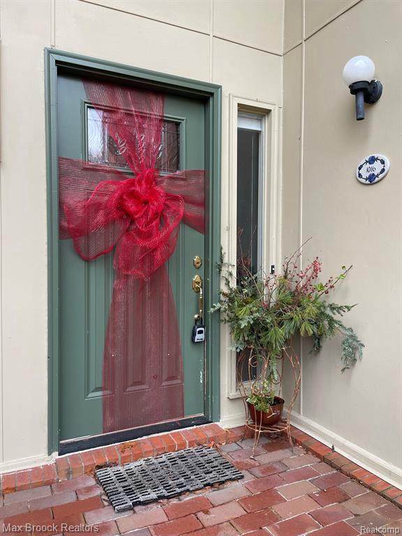 1016 Stratford Place - Photo 1