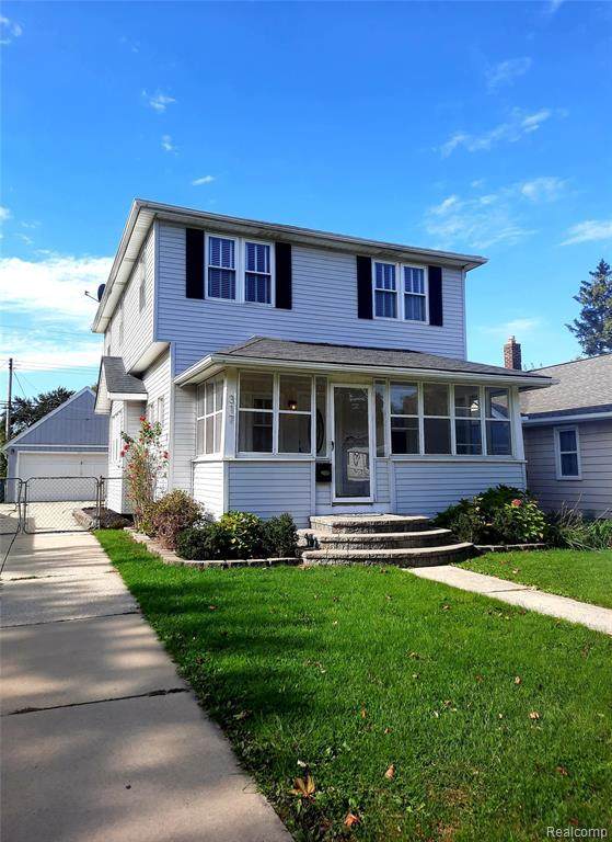 317 Kinross Ave - Photo 1