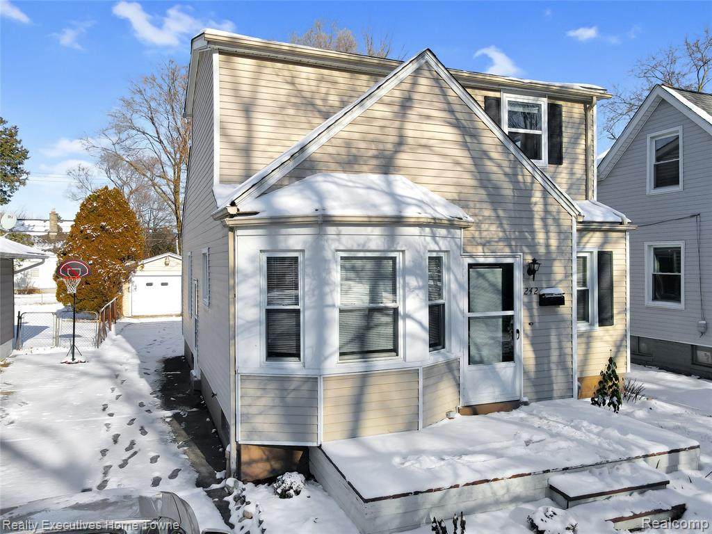242 Fielding - Photo 1