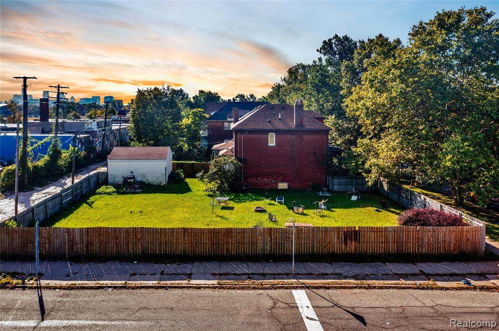 5286 Commonwealth - Photo 1
