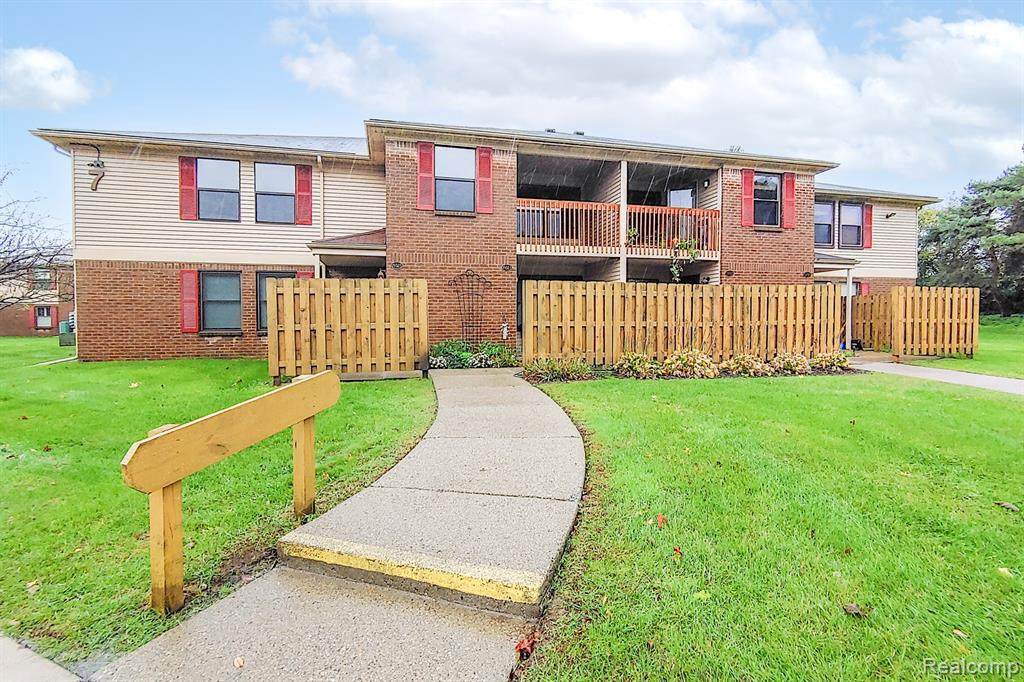 19325 Surrey Ln - Photo 1