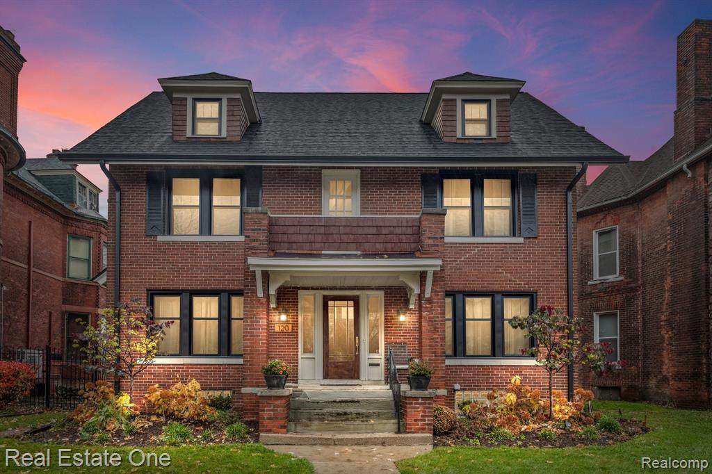 120 Lawrence St - Photo 1