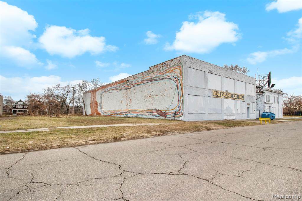 2130 Bellevue - Photo 1