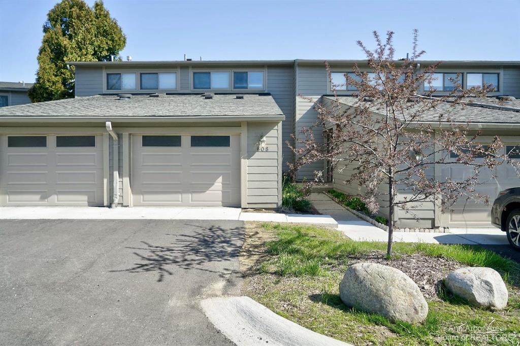 608 Peninsula - Photo 1