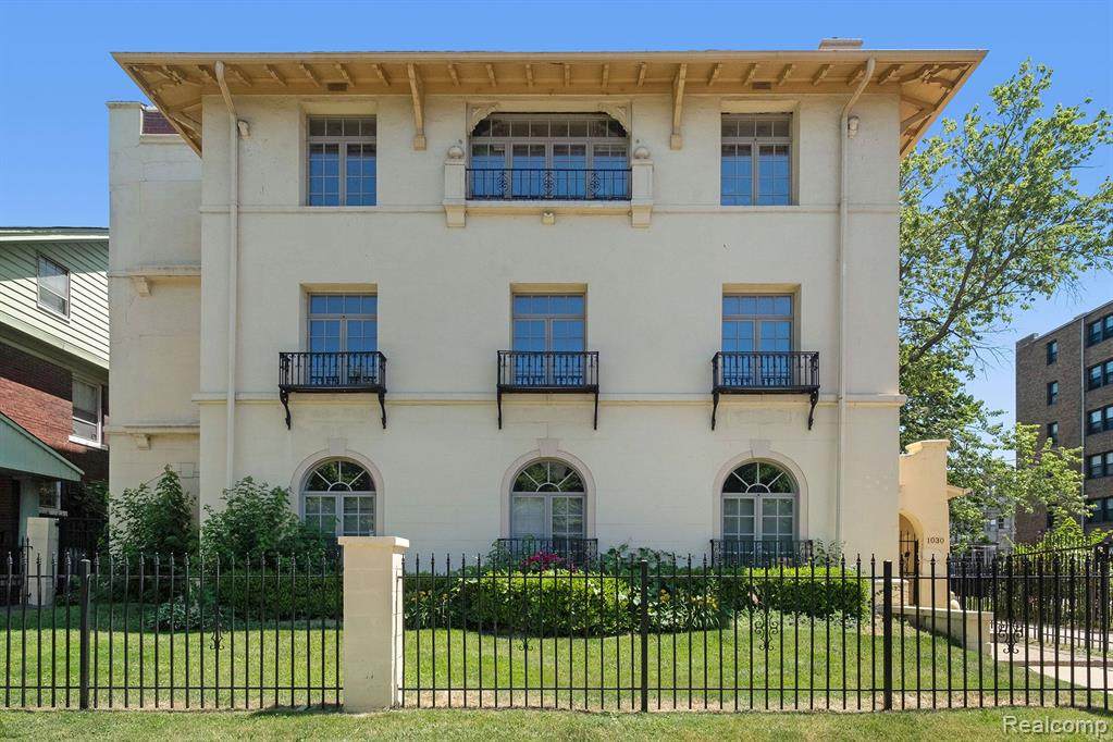 1030 Van Dyke - Photo 1
