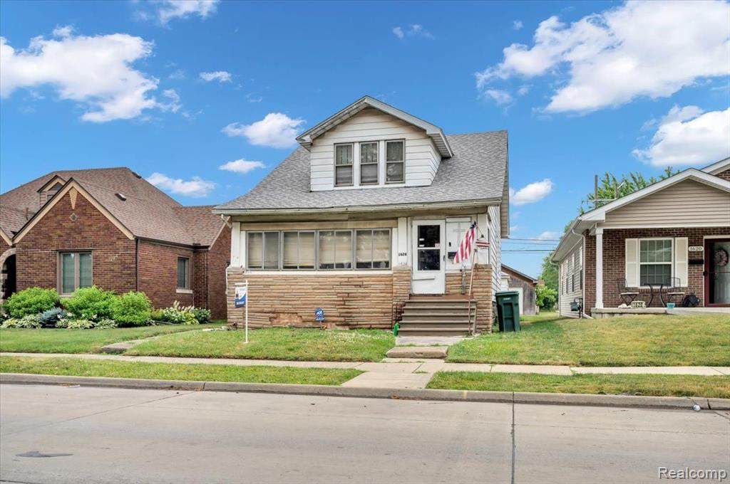 1624 Fort Park Blvd - Photo 1