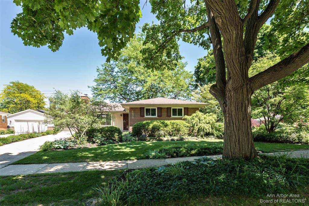 2435 Manchester - Photo 1
