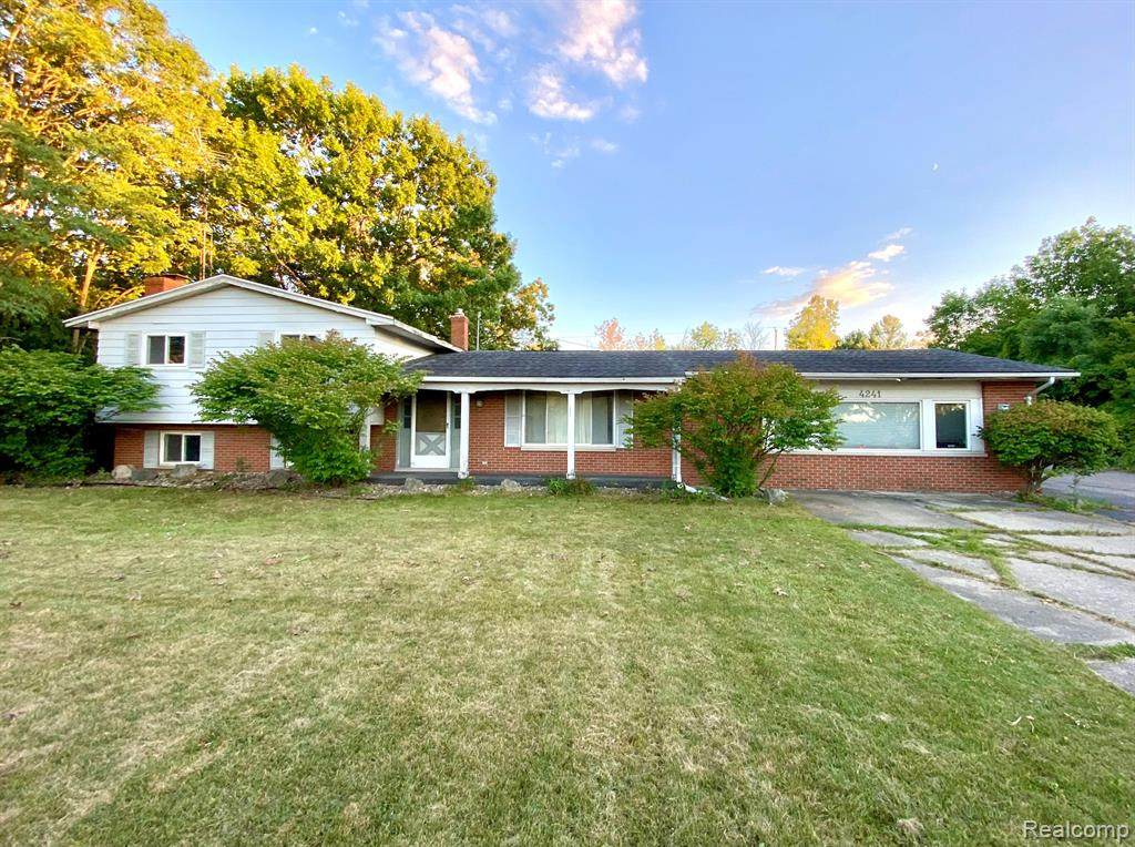 4241 Lennon - Photo 1