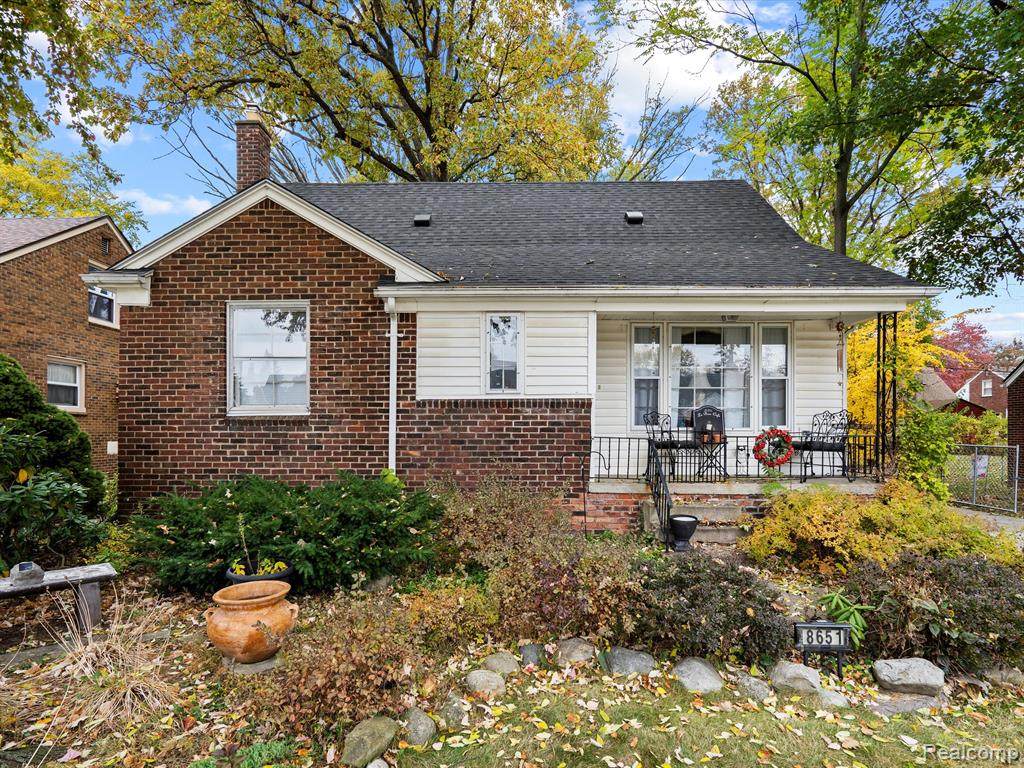 8651 Hazelton - Photo 1