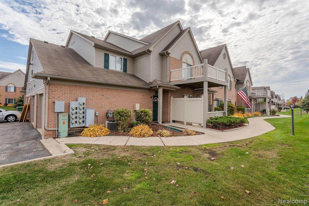 15725 Parkway - Photo 1