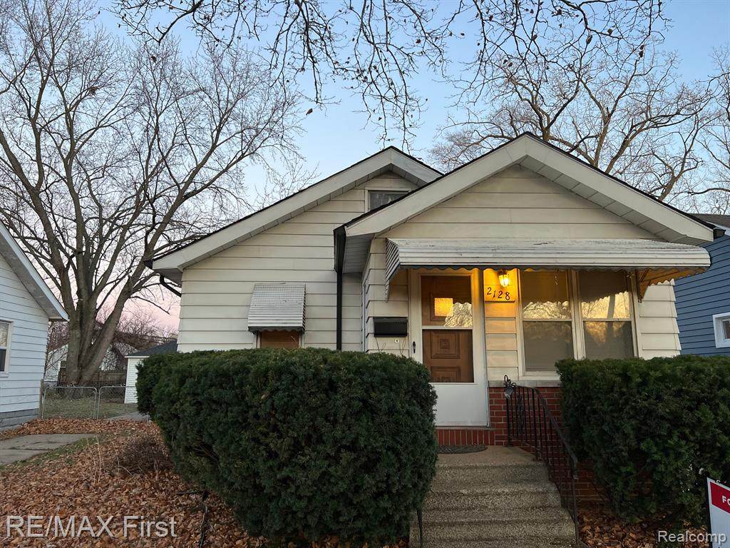 2128 Leitch - Photo 1