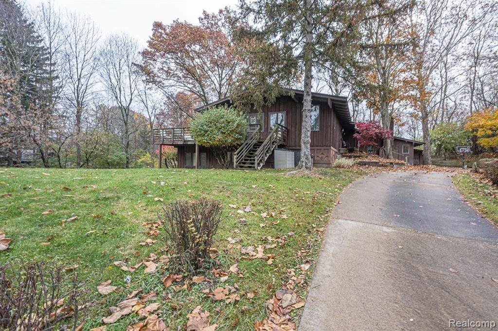 2558 Maple - Photo 1