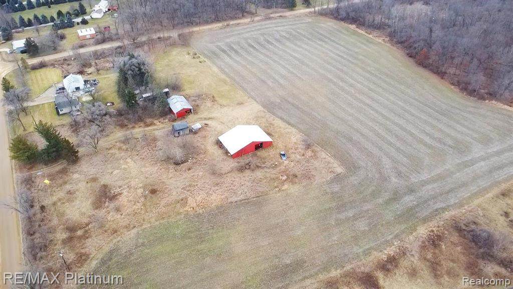 7033 Hartland Road - Photo 1